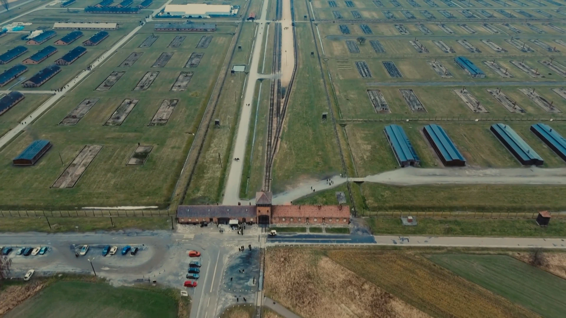 The Tattooists Son Journey to Auschwitz 2025 1080p WEB DDP5 110 Bit x265GAUT-6.webp